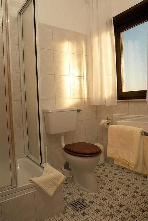 Am Flugplatz Hotel Hockenheim Eksteriør billede